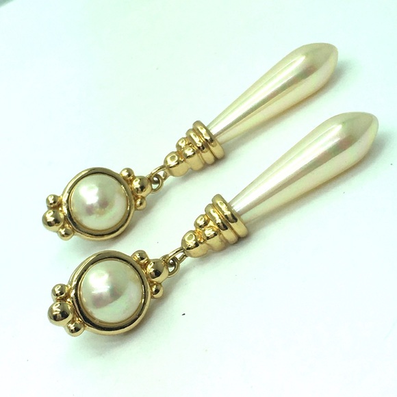 Vintage Dior dangle Pearl earrings. Vintage Christian Dior jewelry